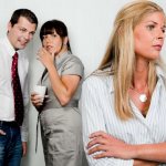 Боязнь работы может вызываться социальными причинами, трудностями общения с коллегами