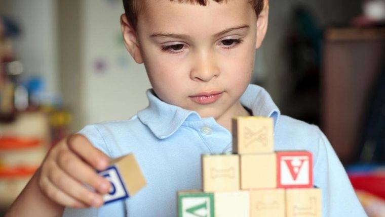 Лечение аутизма у детей: как определить аутизм у ребенка, как лечить аутизм у детей