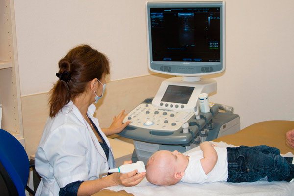 обследование мозга младенца