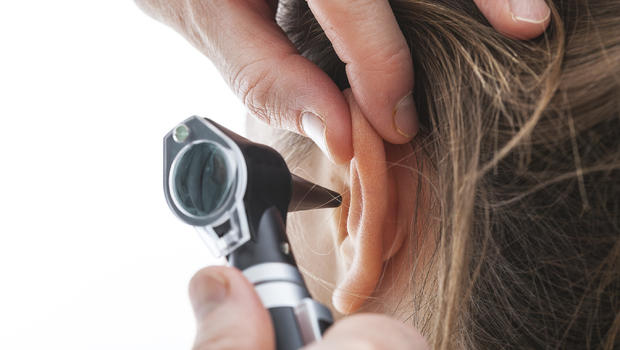 Почему пульсирует в ушах: причины возникновения, описание симптомов, консультация врача и способы избавиться от пульсации