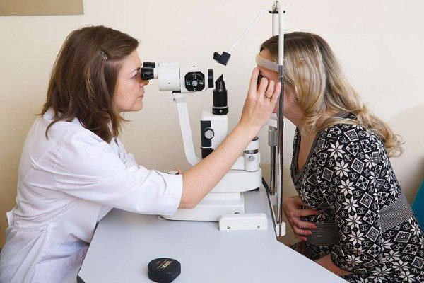 Causes of nervous tic in the right eye. What to do when your right eye twitches 