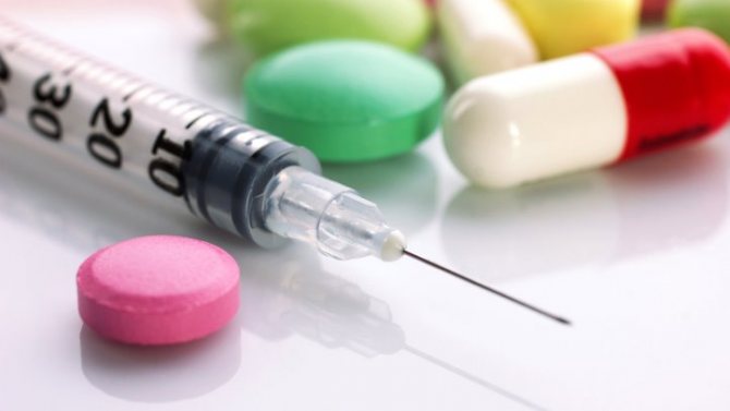 Syringe with capsules